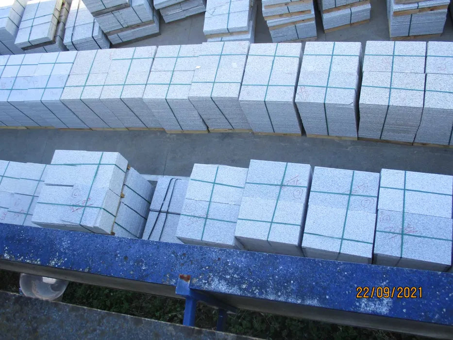 Mosaico em granito gris Minho picado